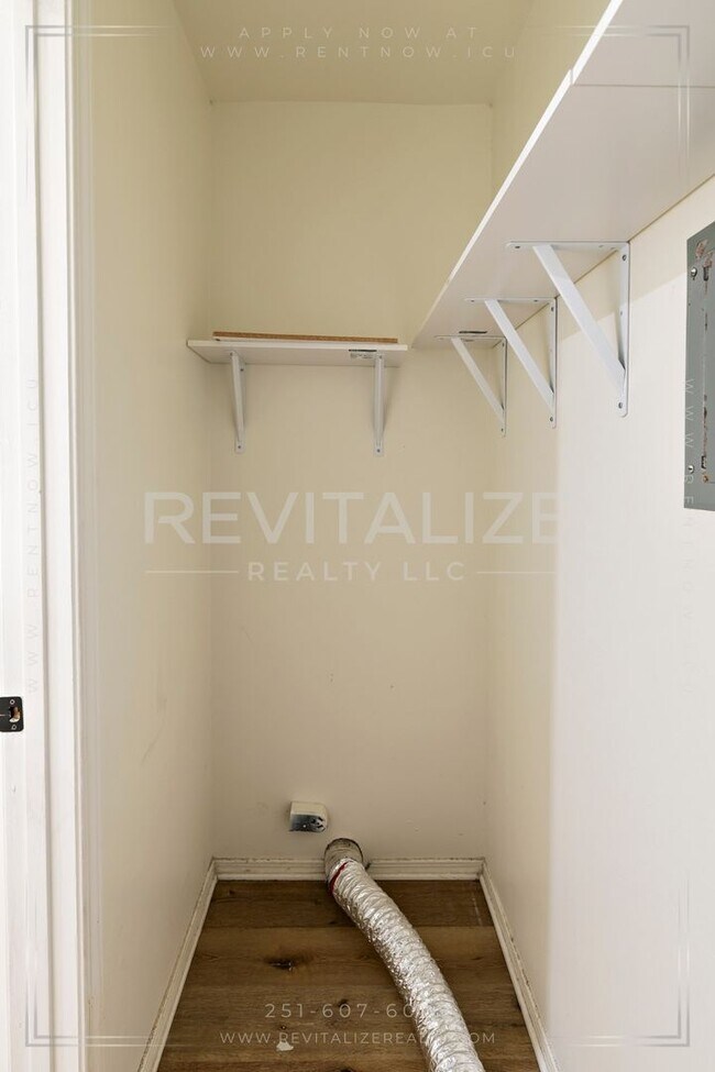 Building Photo - Beautifully Updated 3BR / 2BA in West Mobile with Private Courtyard