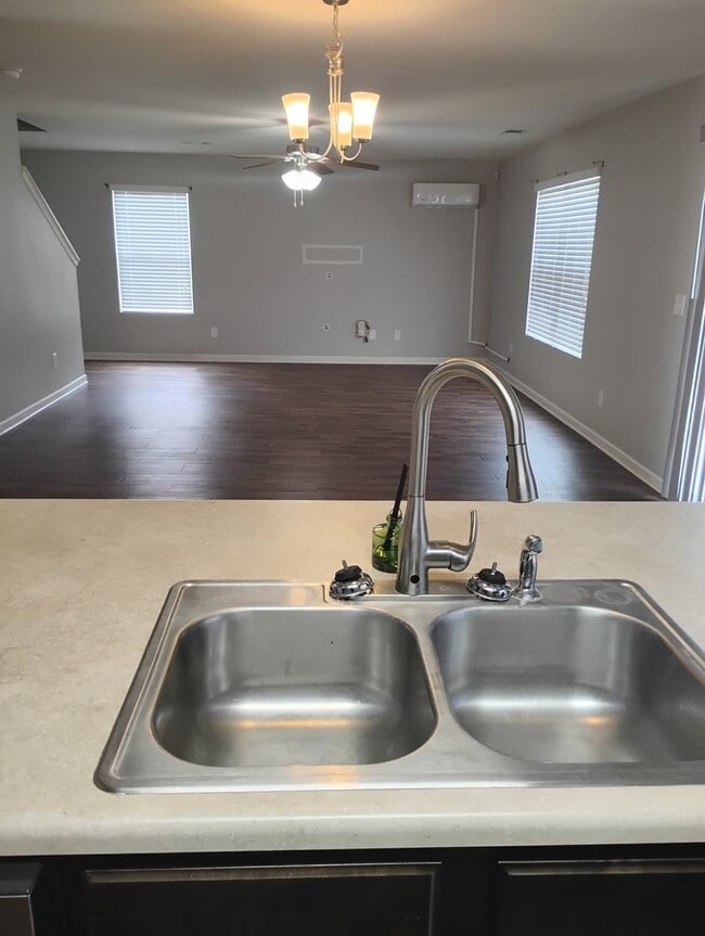 Building Photo - Luxury Feel. Modern Design. 4BR/2.5BA Home