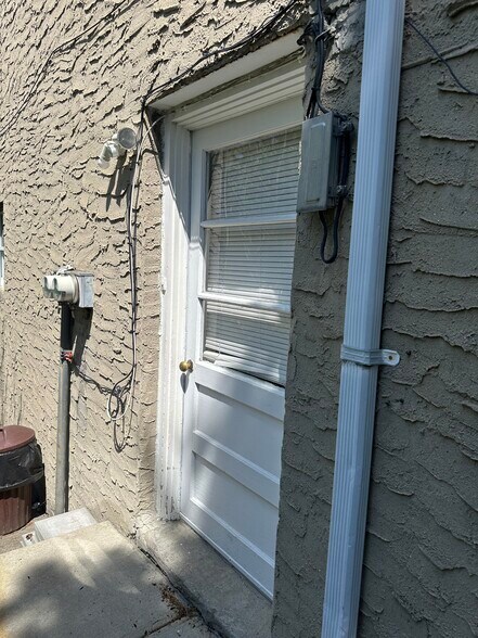 Apartment Entrance - 95 Colin St