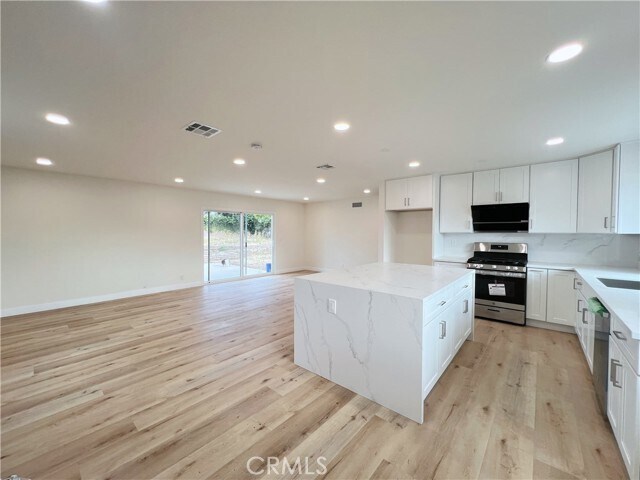 Building Photo - 5261 Raintree St