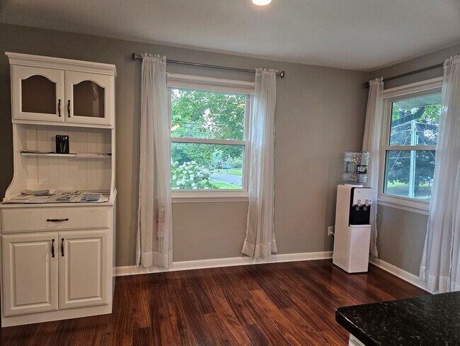 Building Photo - 400 Spring Lea Dr