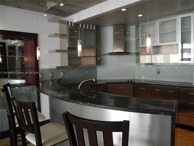 Building Photo - 1408 Brickell Bay Dr