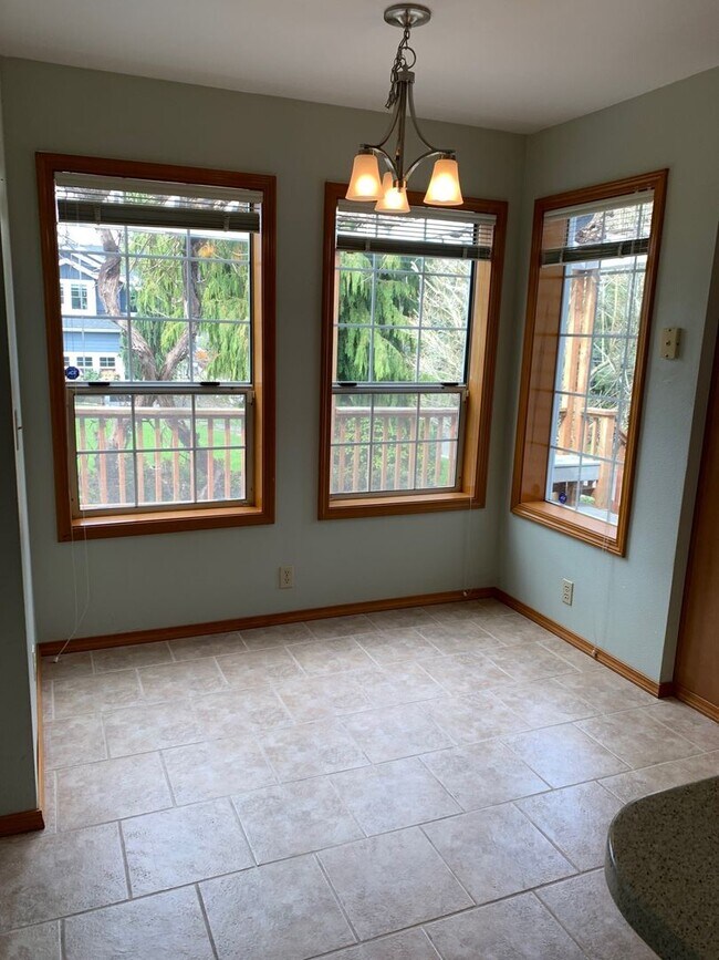 Building Photo - Well maintained 3 bed 2 bath rambler home in quiet Zenith neighborhood in Des Moines