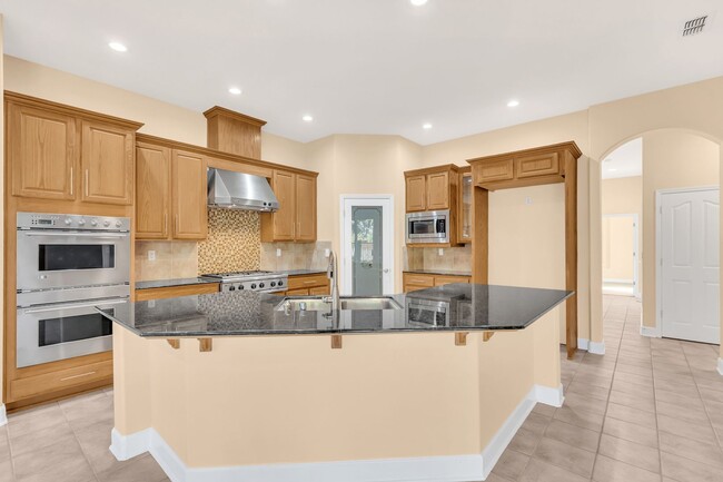 Building Photo - Gorgeous Single Story Home with a Sparklin...