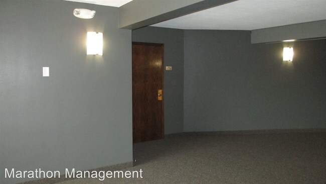 Building Photo - 8150 W River Rd
