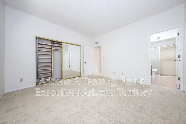 Building Photo - 8178 E Rivenoak Cir