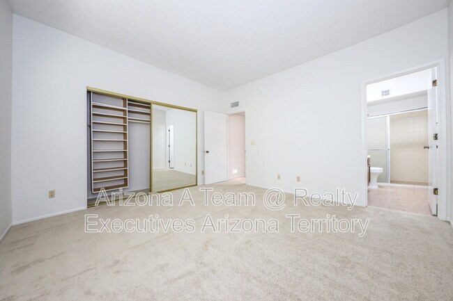 Building Photo - Rivenoak Circle-8178 E.