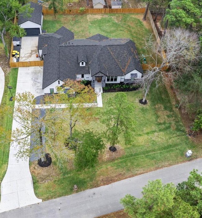 Building Photo - 32810 Oak Creek Dr