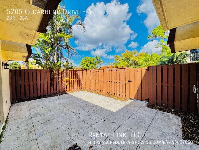 Building Photo - 5205 Cedarbend Dr