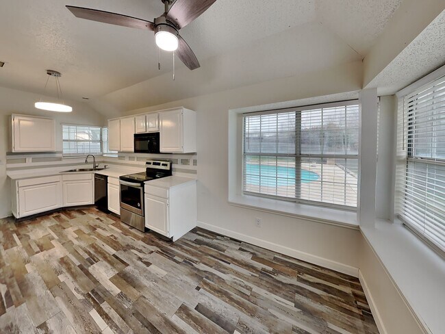 Building Photo - PRIVATE POOL PERFECT FOR A TEXAS SUMMER!