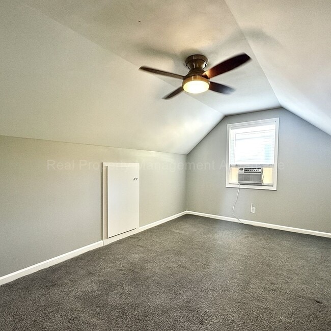 Building Photo - Spacious 4-Bedroom, 2-Bath Home in Clawson – Minutes from Downtown!