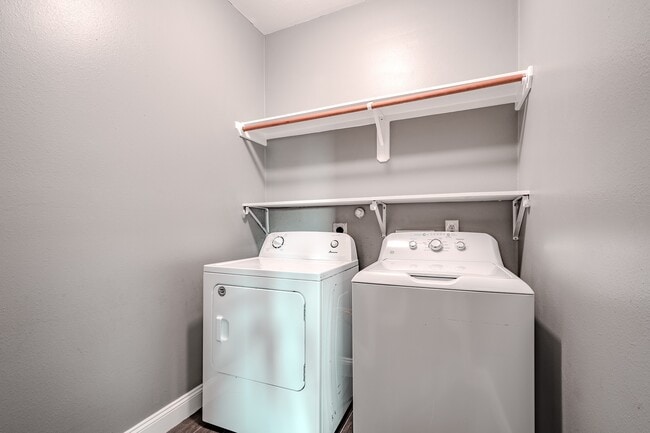 Building Photo - 8515 Holly Spring Ln