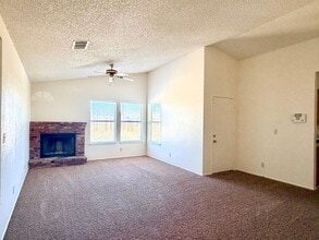 Building Photo - READY NOW! 3+2