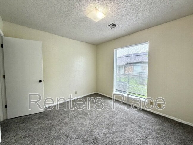 Building Photo - 8215 N 117th E Ave