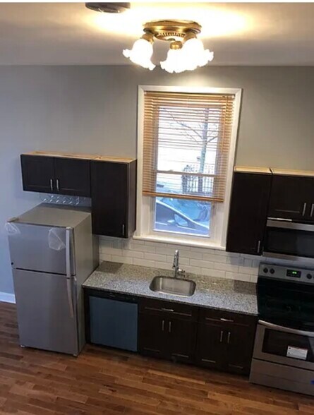 Building Photo - 2518 Poplar St