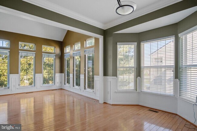 Building Photo - 211 Park Gate Dr SE