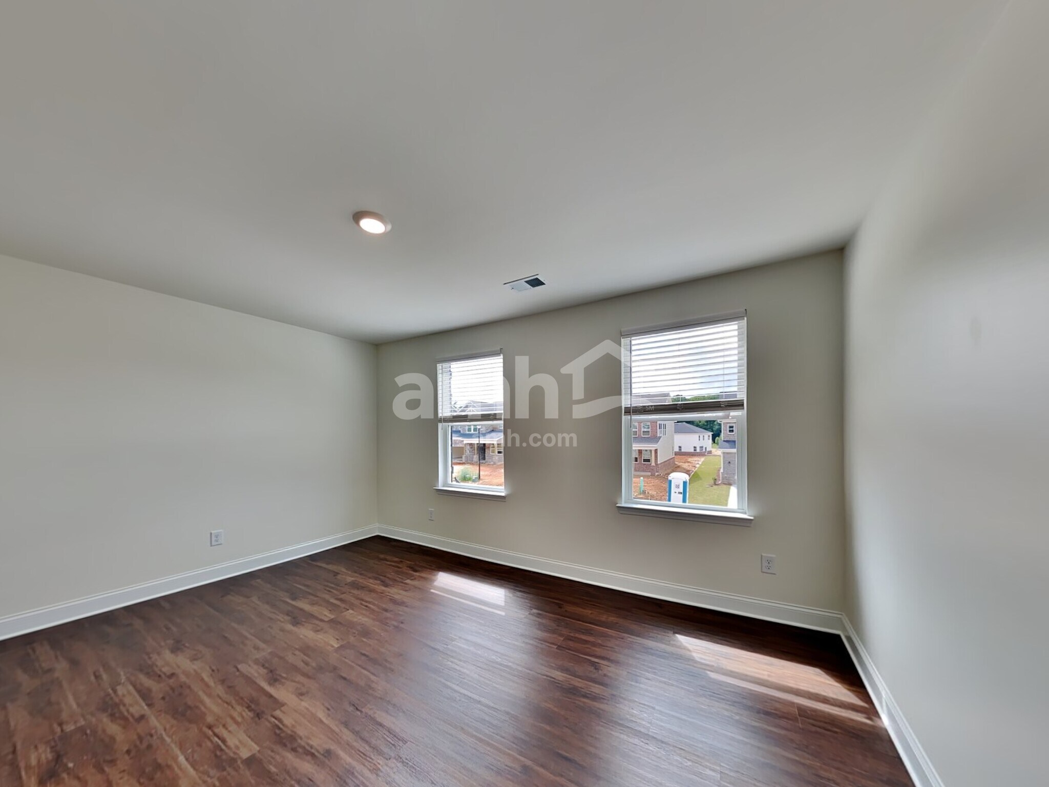 Building Photo - 839 Carnaby Ln