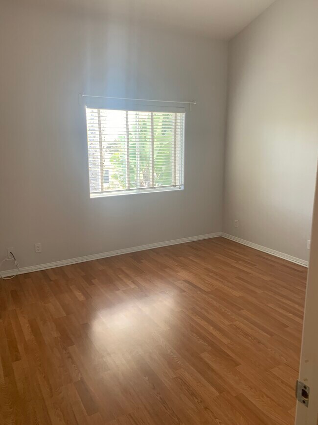 Building Photo - 3139 Dickens St