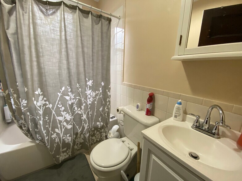 Building Photo - 803 Parker St