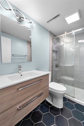 Building Photo - 1733 Camelot Dr