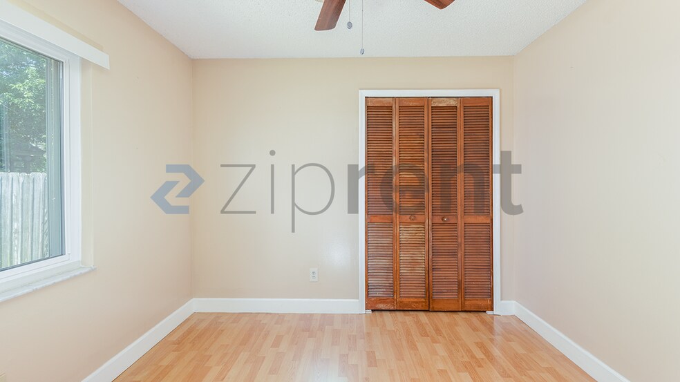 Building Photo - Unit