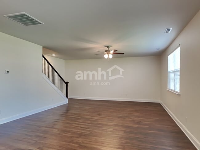 Building Photo - 5228 Valor Dr