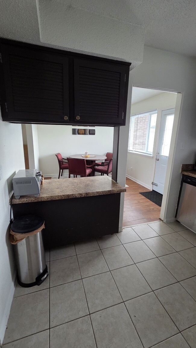 Building Photo - 2337 Champion Ct