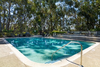 Building Photo - 225 Clifton