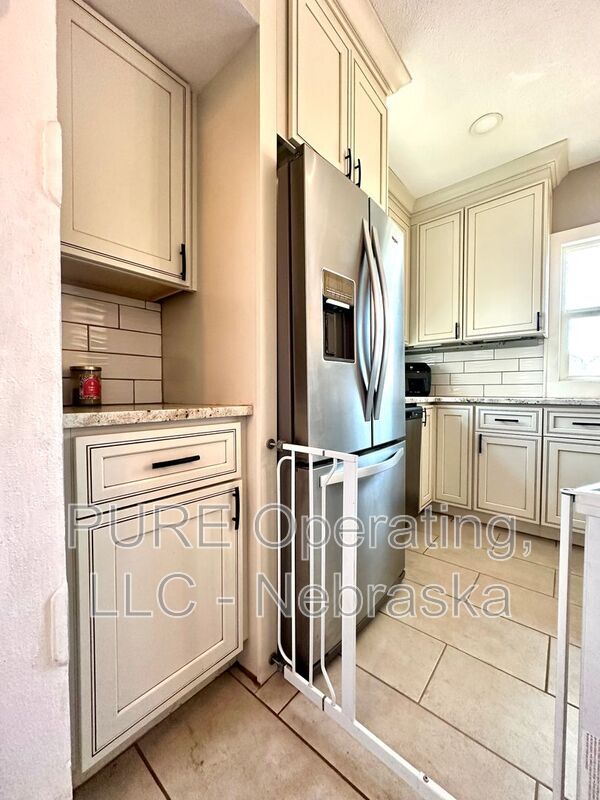 Building Photo - 5011 Miami St