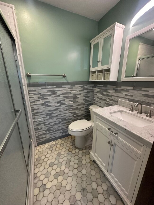 Building Photo - 2 Bed 2 Bath Townhouse