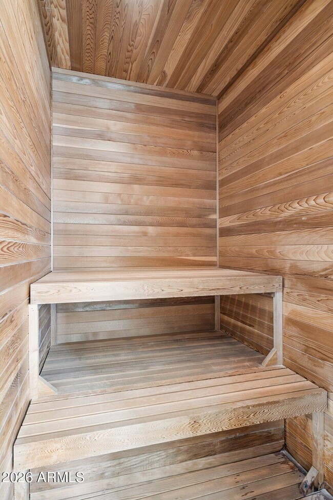 Building Photo - 8303 N 61st Pl