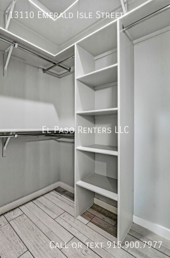 Building Photo - 13110 Emerald Isle St