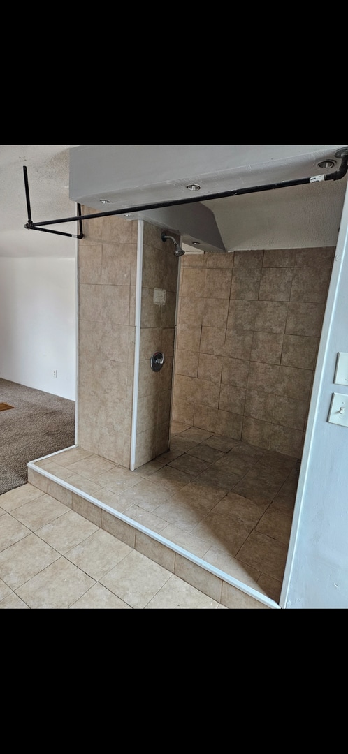 Building Photo - 3 bedroom 2 bath home Single Family Home