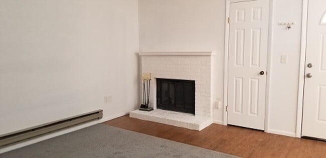 Building Photo - 1209 W Plum St