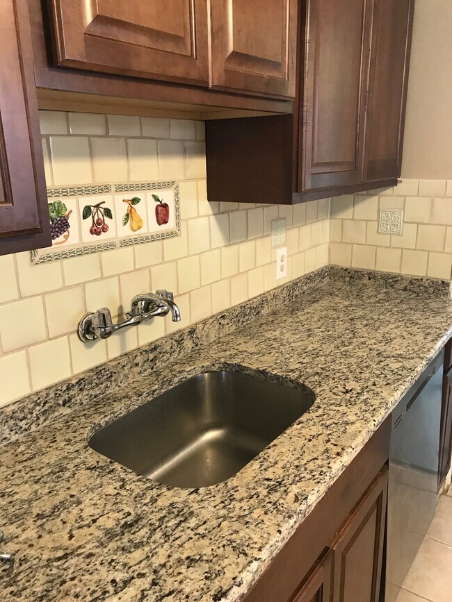 Building Photo - 2326 Barrett Ave