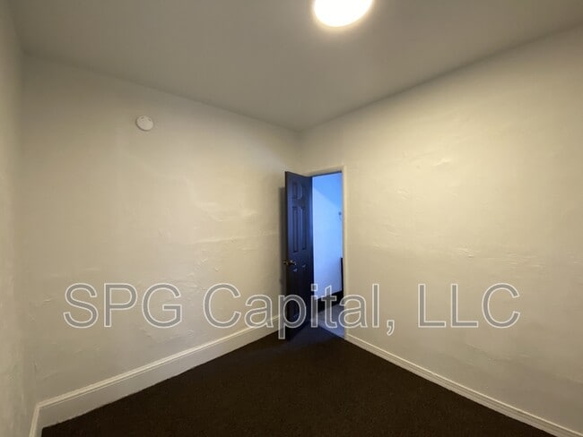 Building Photo - 35 W Maple St