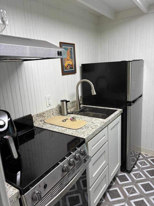 Building Photo - 112 E Scott St