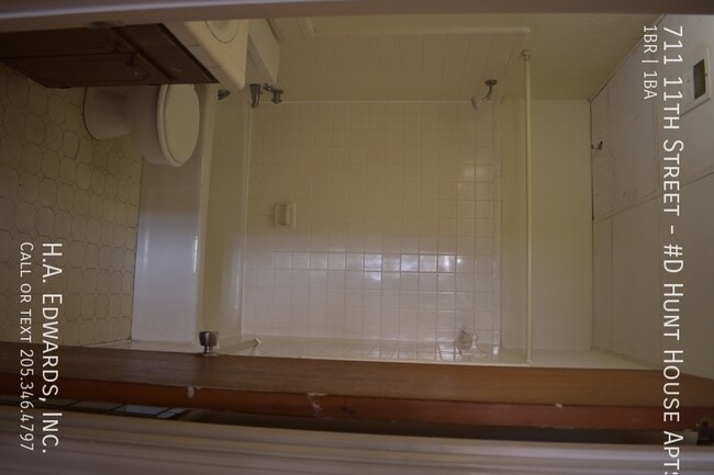 Building Photo - 711 11th St