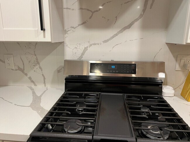 Building Photo - 8354 Adams St