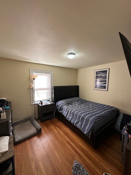 Building Photo - 136 W Squantum St