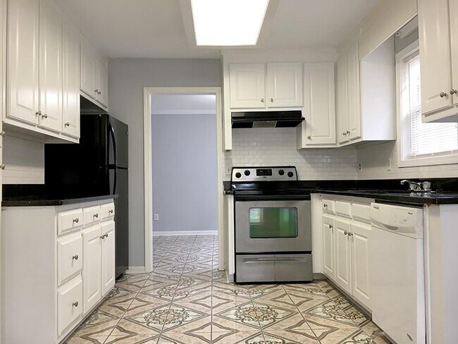 Building Photo - 2515 Freemans Walk Dr