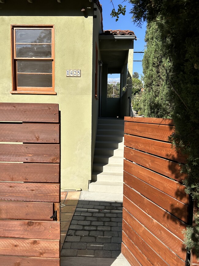 Building Photo - 1425 Allison Ave