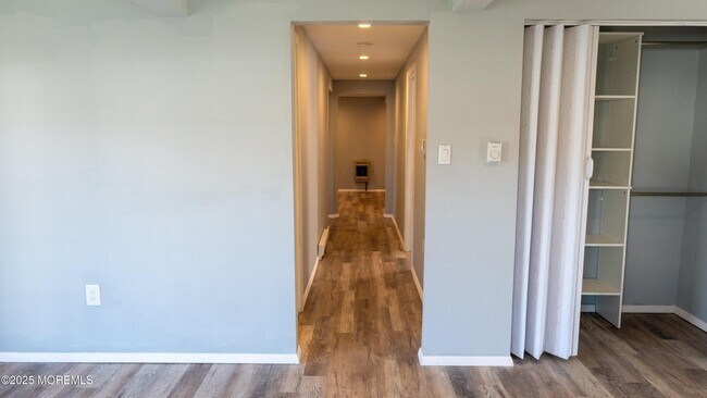 Building Photo - 6 Reno Ct