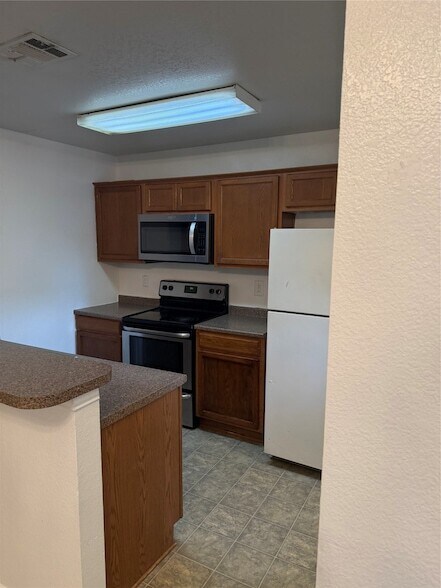 Building Photo - 609 Kings Way Dr