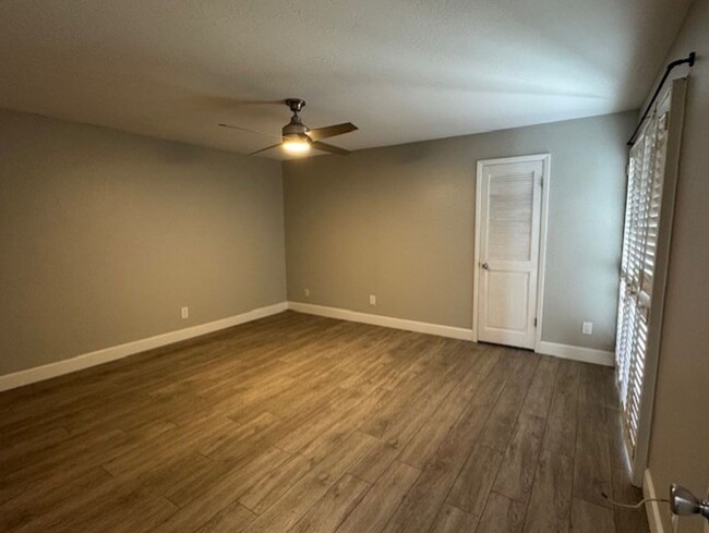 Building Photo - Central Avenue 3 Bedroom 2.5 Bathroom FOR ...