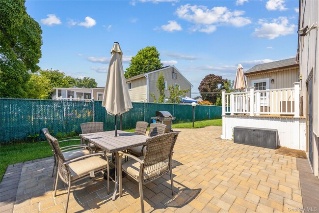 Building Photo - 2 York Ave