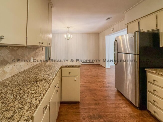 Building Photo - 500 Ashworth Rd