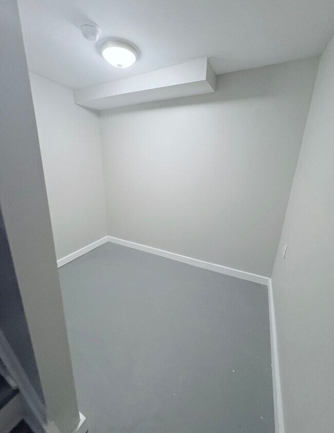 Building Photo - 4BR/2.5BA  | Newly Flooring | Garage | Gated back yard