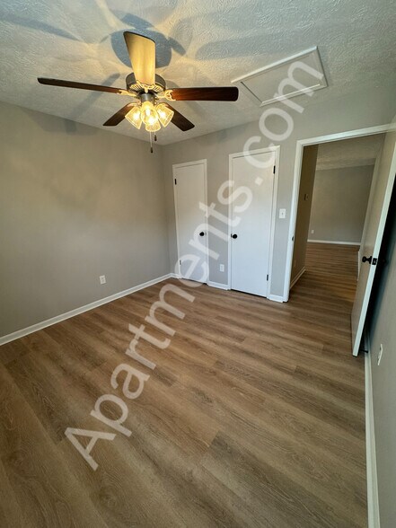 Building Photo - 5357 Valina Dr