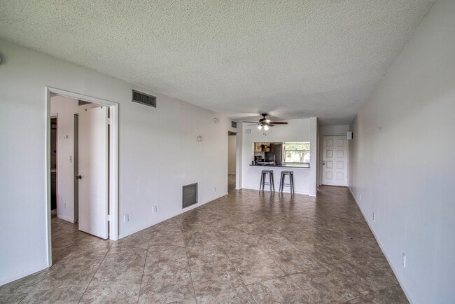 Building Photo - 12829 Briarlake Dr